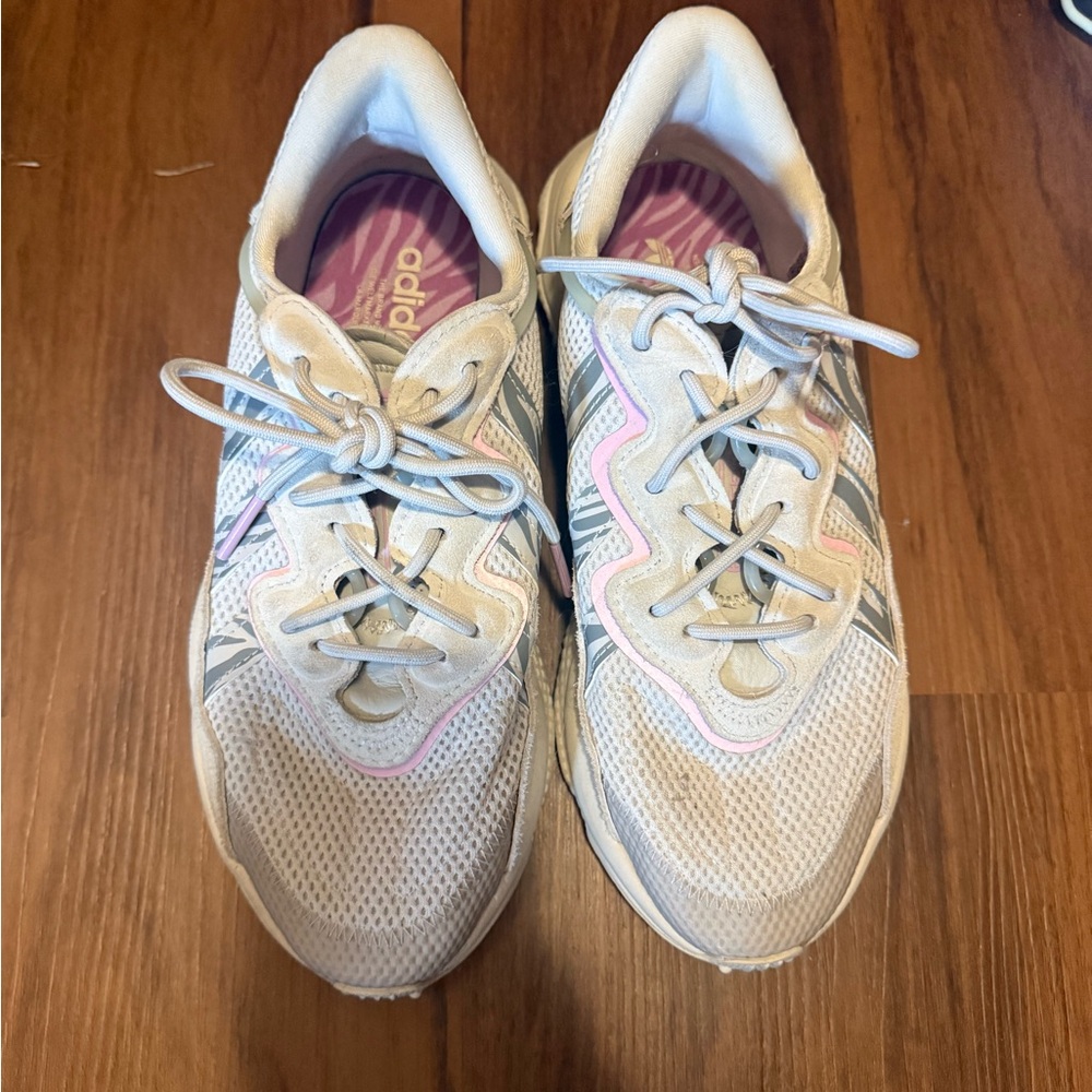 Yeezy Women's Cream and Pink Athletic Shoes
